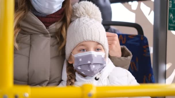 Epidemia Covid Protezione Contro Coronavirus Nei Trasporti Pubblici Europa Bambino — Video Stock