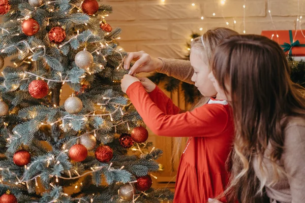 Mother Daughter Decorate Christmas Tree Together Traditional Parenting — Stock Photo, Image