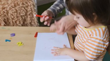 Erken çocuk gelişimi. Çocuğun evde eğitimi. Çocuklara öğretmek için yeni yöntemler ve teknolojiler. Çocukların yaratıcı gelişimi.