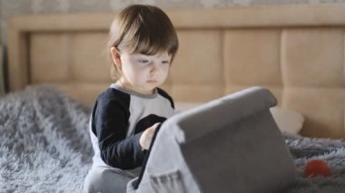 Çocukların hızlı gelişimi. Küçük çocukların akıllı telefonları ve tabletlerinde ustalaşmak. Tabletinizde bebek oyunlarını çabucak öğrenin.