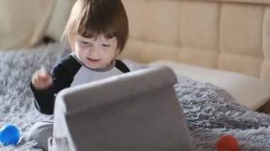 Çocukların hızlı gelişimi. Küçük çocukların akıllı telefonları ve tabletlerinde ustalaşmak. Tabletinizde bebek oyunlarını çabucak öğrenin.