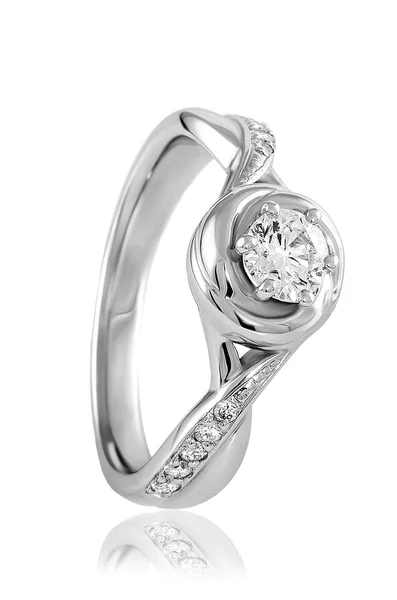Un anillo de oro con un diamante —  Fotos de Stock