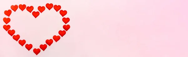 심장을 심장을 분홍색 배경으로 조롱하는 축일과 발렌티나의 — 스톡 사진
