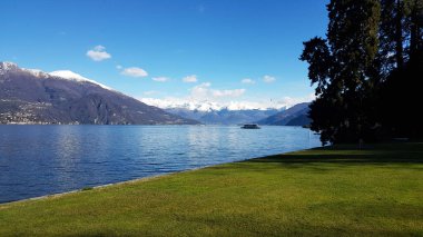 Como Gölü ve sakinliği, İtalya 'nın kuzeyinde.