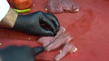 Kuba et dorama. Chopping meat with chef knife in kitchen. Video