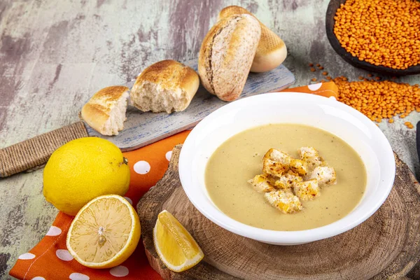 Lentil soup with kruton bread in a ceramic white bowl on a wooden background — Stock Image Lentil Soup Kruton Bread Ceramic White Bowl Wooden Background Stock Image