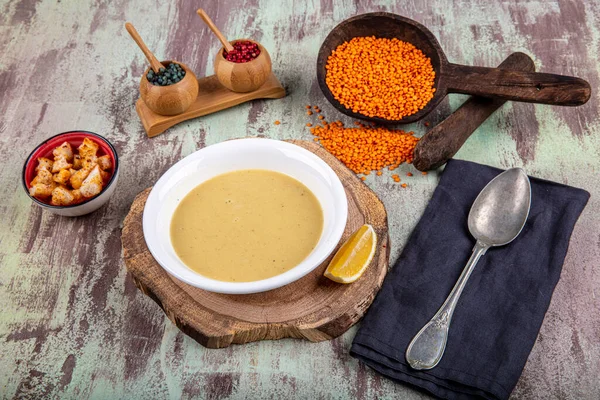 Lentil soup with kruton bread in a ceramic white bowl on a wooden background — Stock Image Lentil Soup Kruton Bread Ceramic White Bowl Wooden Background Royalty Free Stock Images