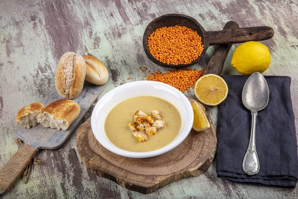 Lentil soup with kruton bread in a ceramic white bowl on a wooden background — Stock Image Lentil Soup Kruton Bread Ceramic White Bowl Wooden Background Royalty Free Stock Images