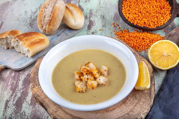 Lentil soup with kruton bread in a ceramic white bowl on a wooden background — Stock Image Lentil Soup Kruton Bread Ceramic White Bowl Wooden Background Stock Picture