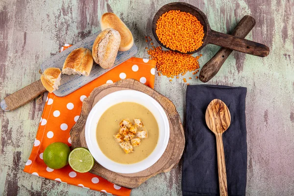 Lentil soup with kruton bread in a ceramic white bowl on a wooden background — Stock Image Lentil Soup Kruton Bread Ceramic White Bowl Wooden Background Stock Image