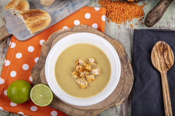 Lentil soup with kruton bread in a ceramic white bowl on a wooden background — Stock Image Lentil Soup Kruton Bread Ceramic White Bowl Wooden Background Stock Image