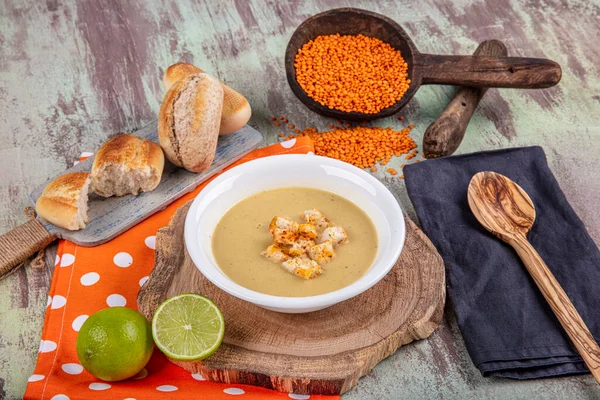Lentil soup with kruton bread in a ceramic white bowl on a wooden background — Stock Image Lentil Soup Kruton Bread Ceramic White Bowl Wooden Background Stock Image