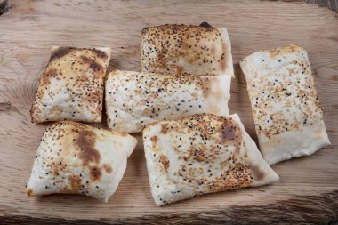 Balon ekmeği. Geleneksel Türk Lavaş Puf Ekmeği.