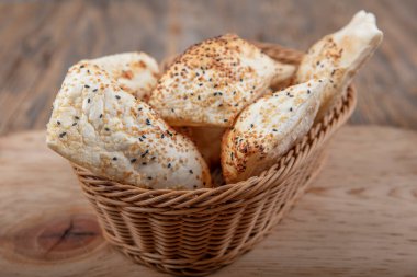 Balon ekmeği. Geleneksel Türk Lavaş Puf Ekmeği.