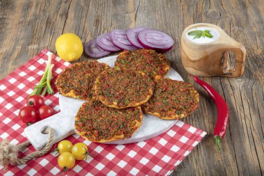 Türk Mini pizzası Lahmacun, Mini Lahmacun. Türkçe isim; findik lahmacun