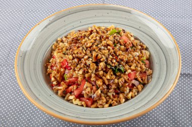 Türk Gavurdagi Salatası - Sebzeli Ceviz Salatası. Ceviz görünümlü Türk Gavurdagi Salatası. (coban veya choban salatasi)