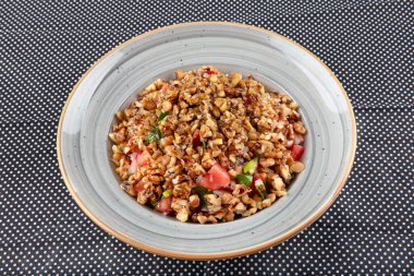 Türk Gavurdagi Salatası - Sebzeli Ceviz Salatası. Ceviz görünümlü Türk Gavurdagi Salatası. (coban veya choban salatasi)