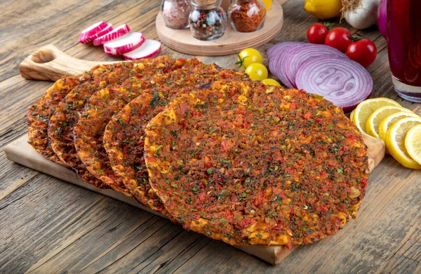 Традиционные Вкусные Турецкие Блюда Lahmacun Турецкая Пицца Lahmacun Традиционной Турецкой — стоковое фото