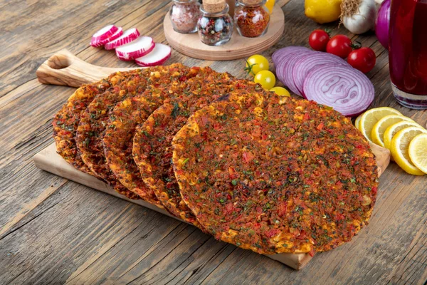 Tradiční Vynikající Turecké Potraviny Lahmacun Turecká Pizza Lahmacun Tradiční Turecká — Stock fotografie