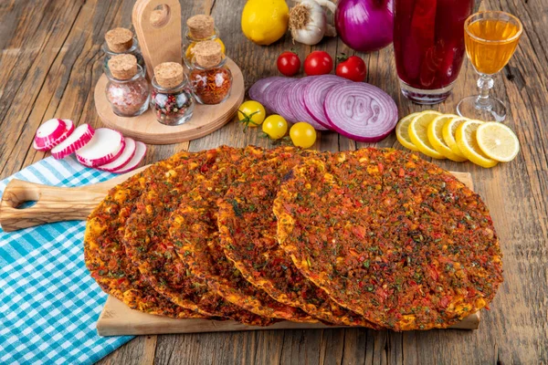 Tradiční Vynikající Turecké Potraviny Lahmacun Turecká Pizza Lahmacun Tradiční Turecká — Stock fotografie