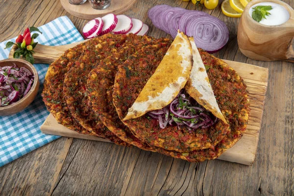 Tradiční Vynikající Turecké Potraviny Lahmacun Turecká Pizza Lahmacun Tradiční Turecká — Stock fotografie