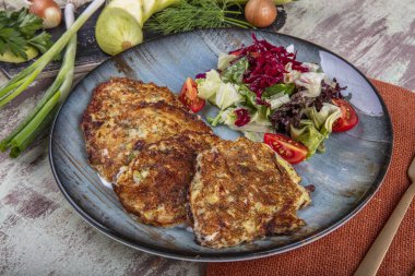 Balkabağı Mucver. Geleneksel Kabak Mucver. Mucver, rendelenmiş kabaktan yapılmış Türk böreği veya krep..