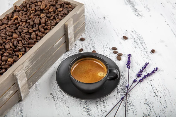 Dupla Eszpresszó Zárja Espresso Üveg Csésze Kávébab Régi Asztalon — Stock Fotó