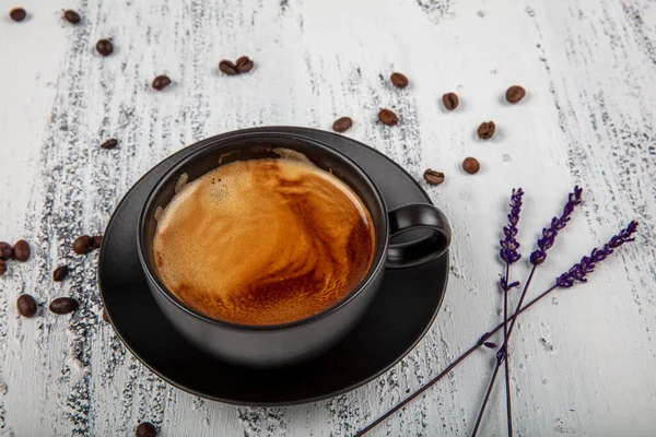 Dubbele Espresso Close Espresso Glazen Beker Met Koffieboon Oude Houten — Stockfoto