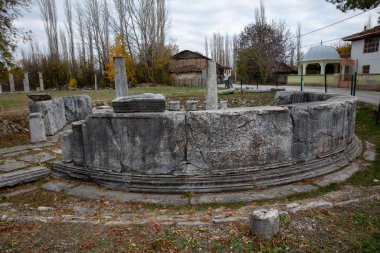 Dünyanın ilk Macellum kalıntıları. Aizanoi Antik Şehri. Anadolu 'nun Aizanoi kentindeki Antik Roma Macellum Taşları. 