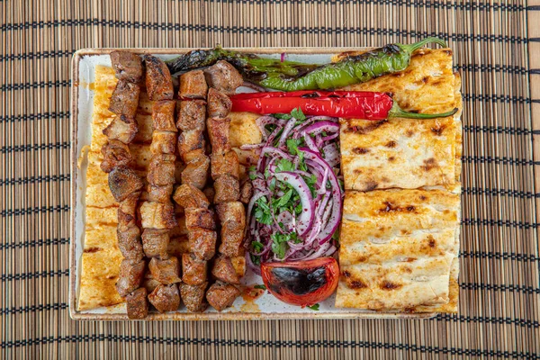 土耳其菜 美味的苹果酒 Liver Skewer Turkish Ciger Shish Kebab Small Barbecue — 图库照片