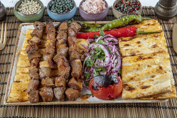 Turecká Kuchyně Vynikající Doutníková Špejle Játra Špejle Turecké Ciger Shish — Stock fotografie