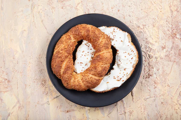 Turkish Bagel Simit Sesame Spread Cream Cheese Close Wooden Cut — Fotografia de Stock