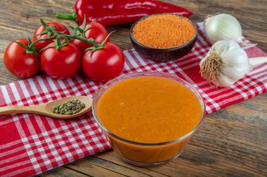 Türk mutfağından geleneksel tarhana çorbası. Klasik Türk Çorbası (Tarhana).