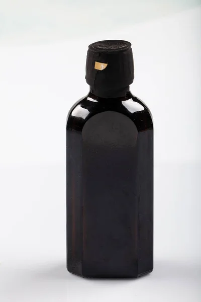 Verschiedene Bernsteinglasflaschen Für Kosmetik Naturmedizin Ätherische Öle Oder Andere Flüssigkeiten — Stockfoto