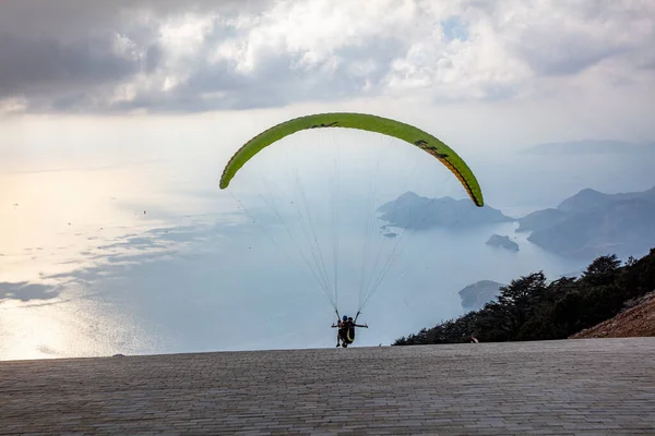 Paragliding Sky Paraglider Tandem Flying Sea Mountains Sunset Aerial View — Stock Photo, Image