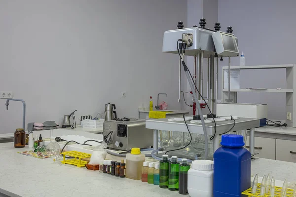 Dissolution testing systems for tablets, capsules and other dosage forms. Scientific research pharmaceutical laboratory. Pharmaceutical technology laboratory research.