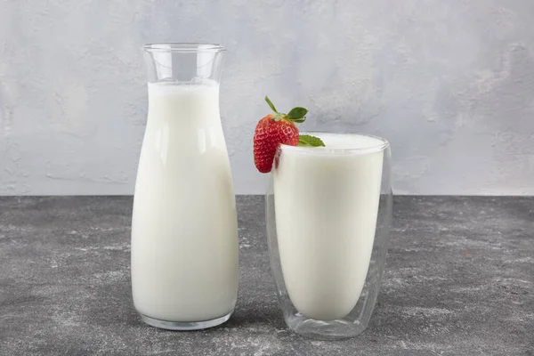 Gesunder Bio Trinkjoghurt Kefir Glas Nahaufnahme Auf Einem Vollen Glas — Stockfoto