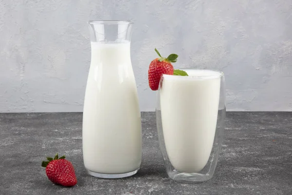 Gesunder Bio Trinkjoghurt Kefir Glas Nahaufnahme Auf Einem Vollen Glas — Stockfoto