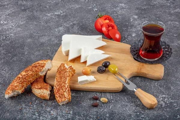 Turkish Bagel Simit Gevrek Hot Brewed Turkish Tea Feta Cheese — Stock Photo, Image