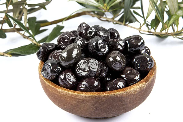 Black Olives Leaves Black Olives Wooden Bowl Isolated White Background — Stock Photo, Image