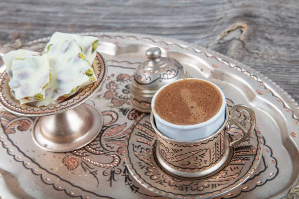 Türkischer Kaffee Vintage Tasse Auf Holzuntergrund Gießen Türkischer Kaffee Kupfer — Stockfoto