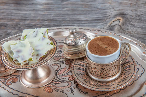 Türkischer Kaffee Vintage Tasse Auf Holzuntergrund Gießen Türkischer Kaffee Kupfer — Stockfoto