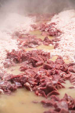 Geleneksel Türk yemeği 'Kavurma'. Türk Gıda ve Kavurma Kavrulmuş Biftek.