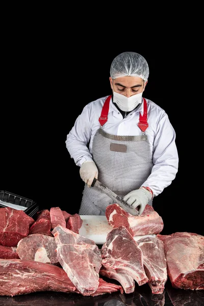 Primer Plano Trozos Carne Picada Manos Masculinas Carnicero Guantes Especiales —  Fotos de Stock