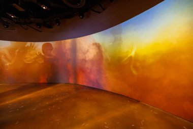 Şanlıurfa, Türkiye, 11 Kasım 2025; Türkiye 'nin Şanlıurfa kentindeki Göbeklitepe Ziyaretçi Merkezi manzarası. 12 bin yaşındaki Göbeklitepe 'deki terfinin ve ziyaretçi merkezinin görüntüleri.