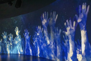 Şanlıurfa, Türkiye, 11 Kasım 2025; Türkiye 'nin Şanlıurfa kentindeki Göbeklitepe Ziyaretçi Merkezi manzarası. 12 bin yaşındaki Göbeklitepe 'deki terfinin ve ziyaretçi merkezinin görüntüleri.