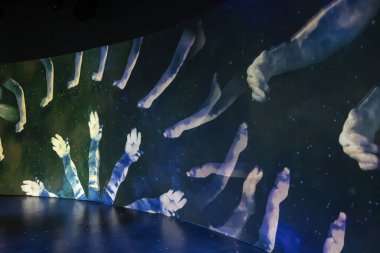 Şanlıurfa, Türkiye, 11 Kasım 2025; Türkiye 'nin Şanlıurfa kentindeki Göbeklitepe Ziyaretçi Merkezi manzarası. 12 bin yaşındaki Göbeklitepe 'deki terfinin ve ziyaretçi merkezinin görüntüleri.