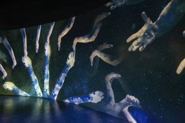 Şanlıurfa, Türkiye, 11 Kasım 2025; Türkiye 'nin Şanlıurfa kentindeki Göbeklitepe Ziyaretçi Merkezi manzarası. 12 bin yaşındaki Göbeklitepe 'deki terfinin ve ziyaretçi merkezinin görüntüleri.