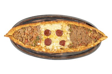 Karışık Pita (Karisik Pide); Pide ile kıyma, kaşar peyniri, küp et, yumurta ve sucuk. Türk mutfağının vazgeçilmez lezzetleri.