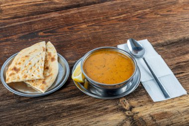 Türk Ezo Gelin çorbası, Geleneksel Türk Çorbası. Geleneksel Ezogel corbasi. Bir dilim limonla servis edilen ezogel çorbası.